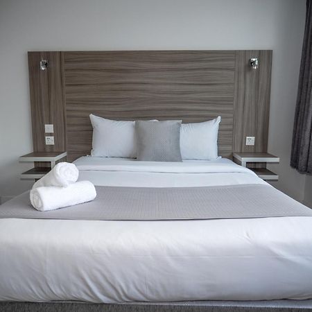 Sky Nights Hotel London Heathrow Hillingdon Exteriör bild