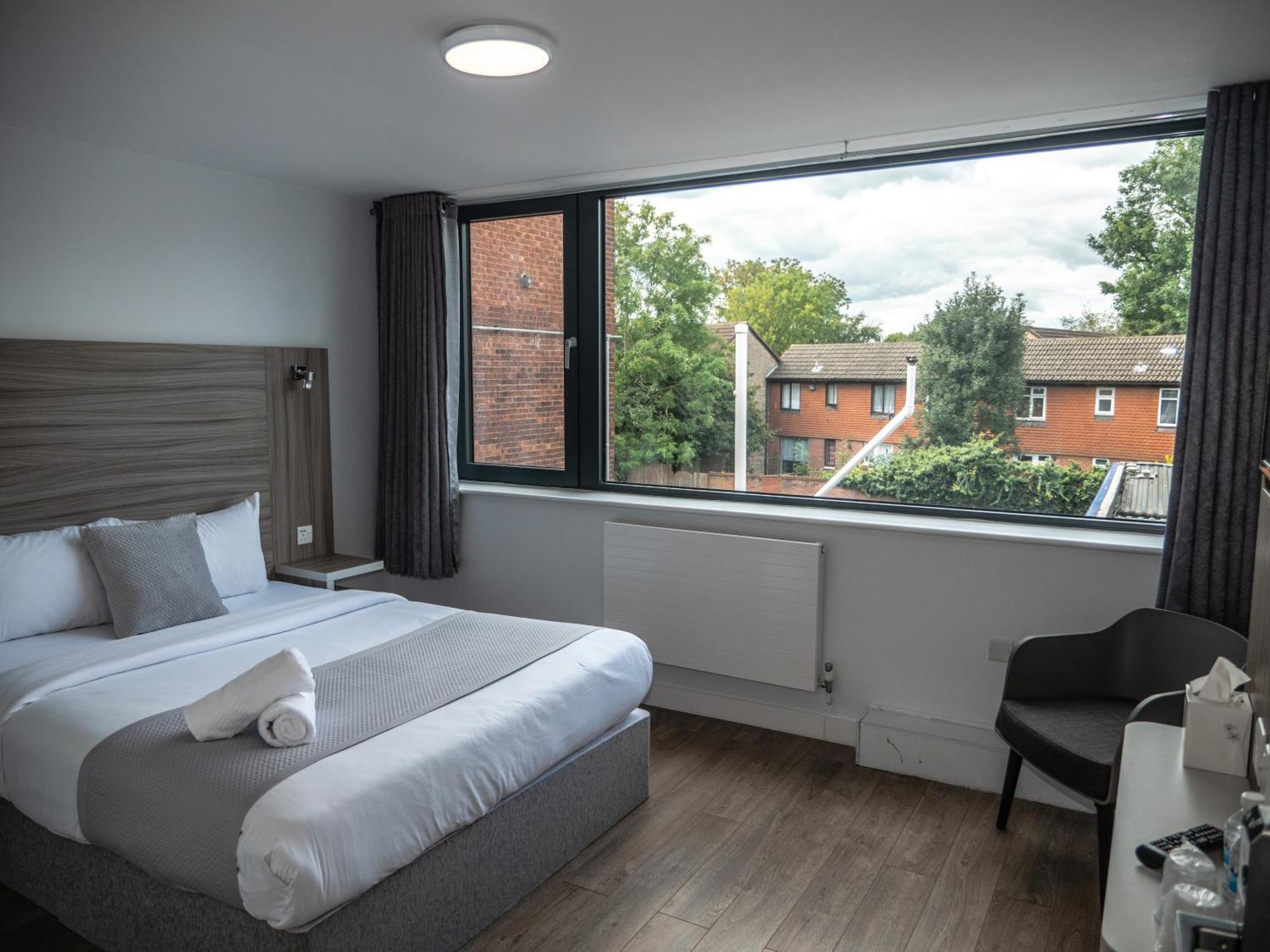 Sky Nights Hotel London Heathrow Hillingdon Exteriör bild