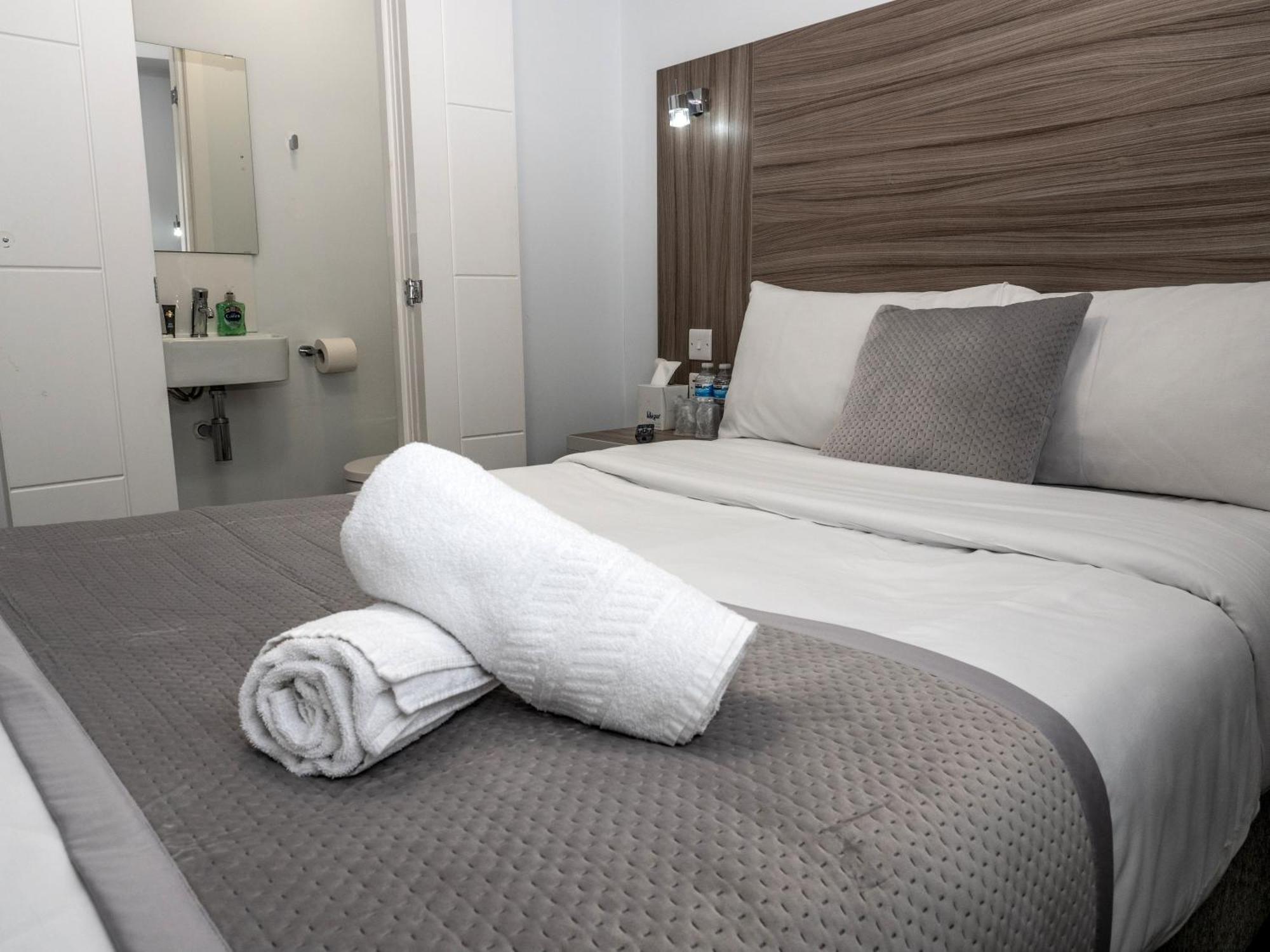 Sky Nights Hotel London Heathrow Hillingdon Exteriör bild